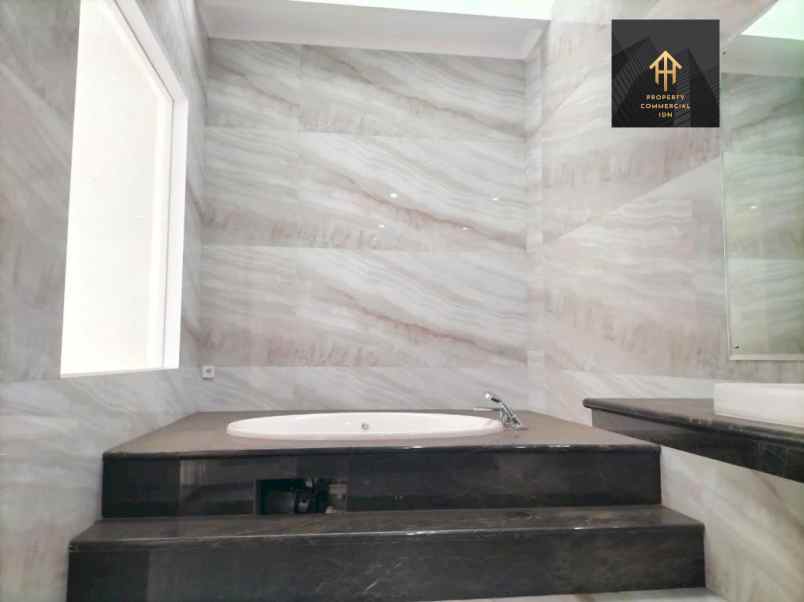 dijual rumah jl komplek batununggal indah