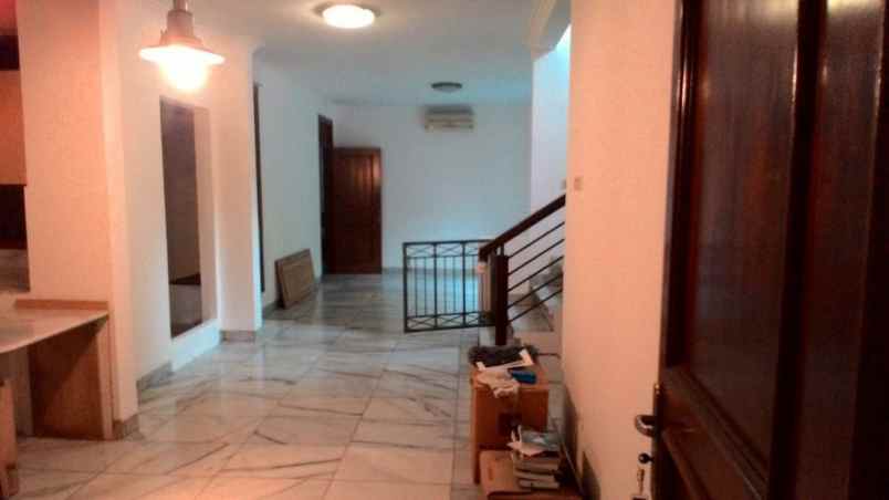dijual rumah jl komplek puri cinere