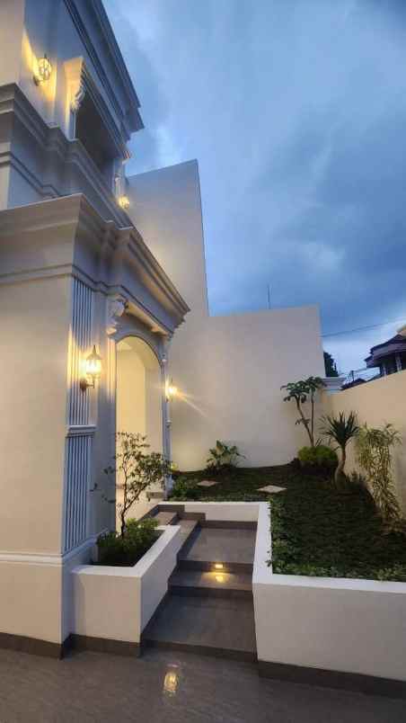 dijual rumah jl meruya selatan joglo