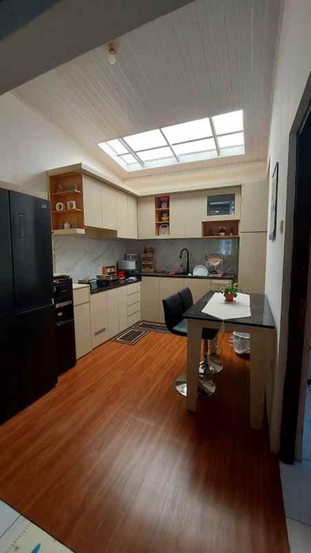 dijual rumah jl pasiluhur padasuka