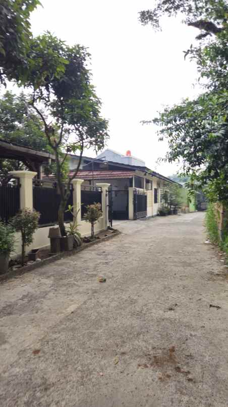dijual rumah jl pramuka cimandala