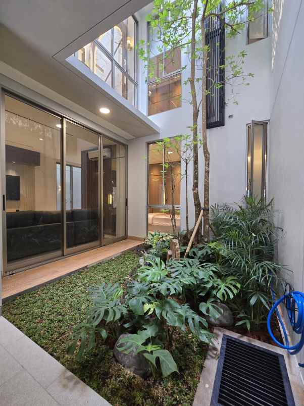 dijual rumah jl raya pulomas kayu putih