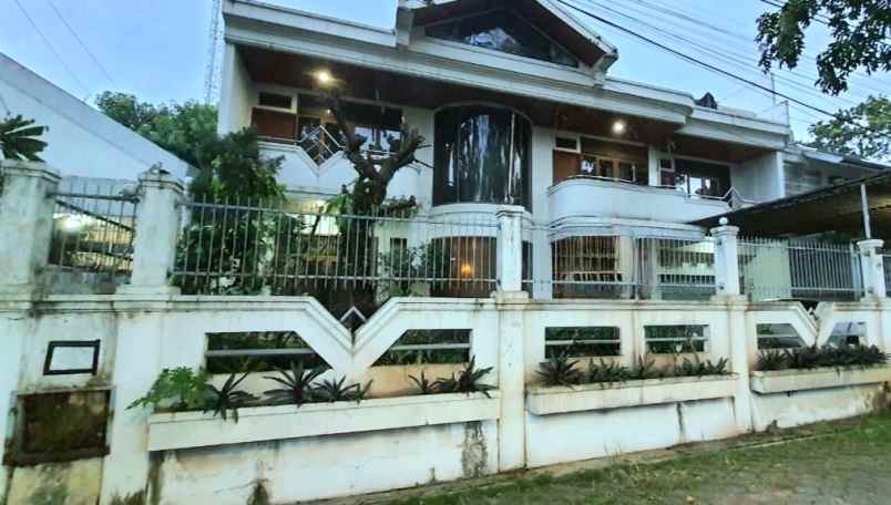 dijual rumah jl sayap pasirkaliki