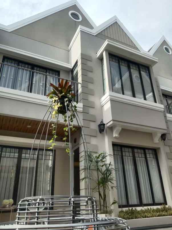 dijual rumah jl setraduta parongpong