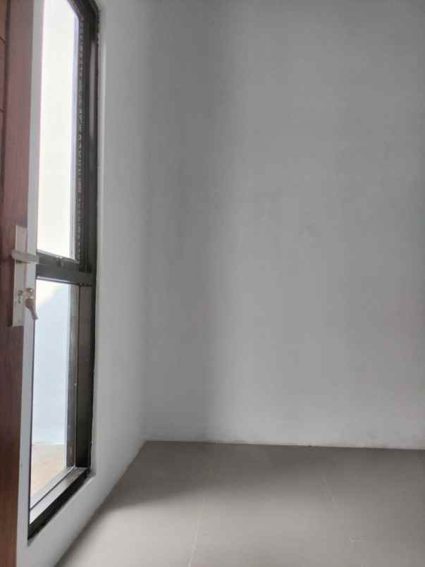 dijual rumah jl stasiun timur rt 003 rw