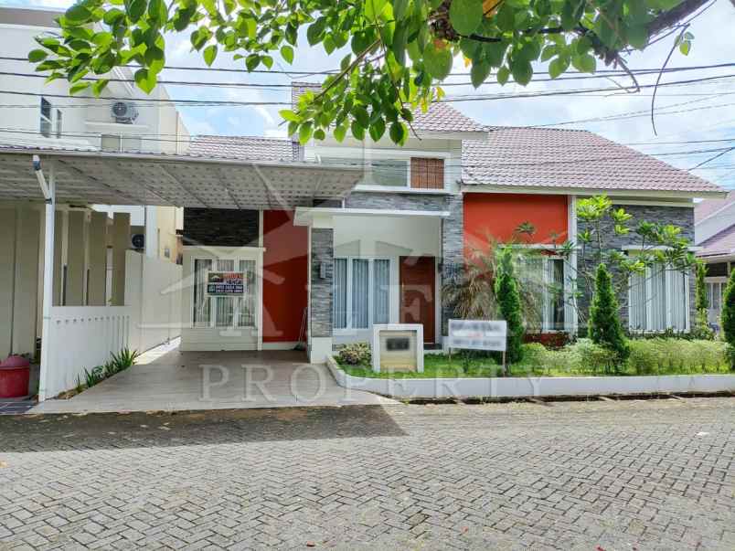 dijual rumah jl tekam komp the green park