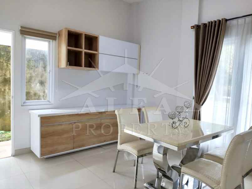 dijual rumah jl tekam komp the green park