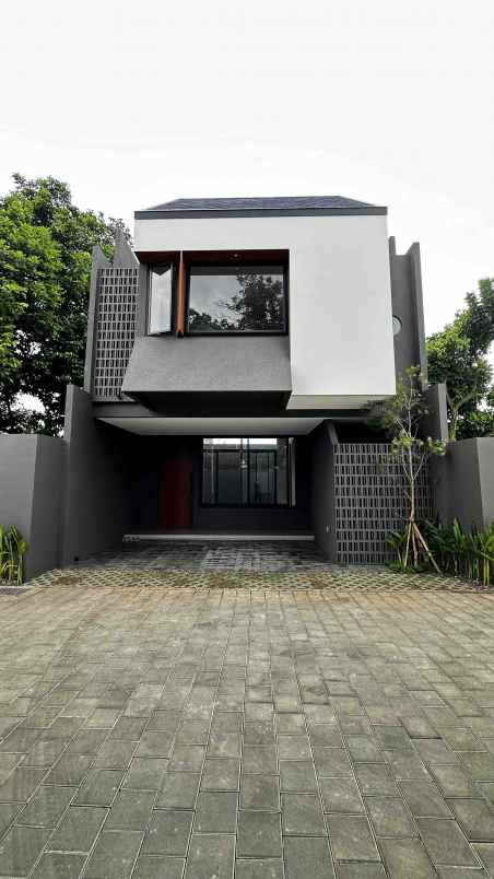 dijual rumah jl w r supratman no 14