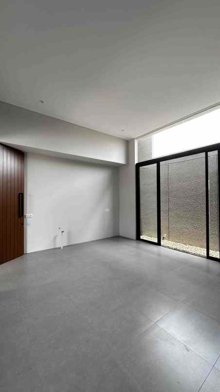 dijual rumah jl w r supratman no 14