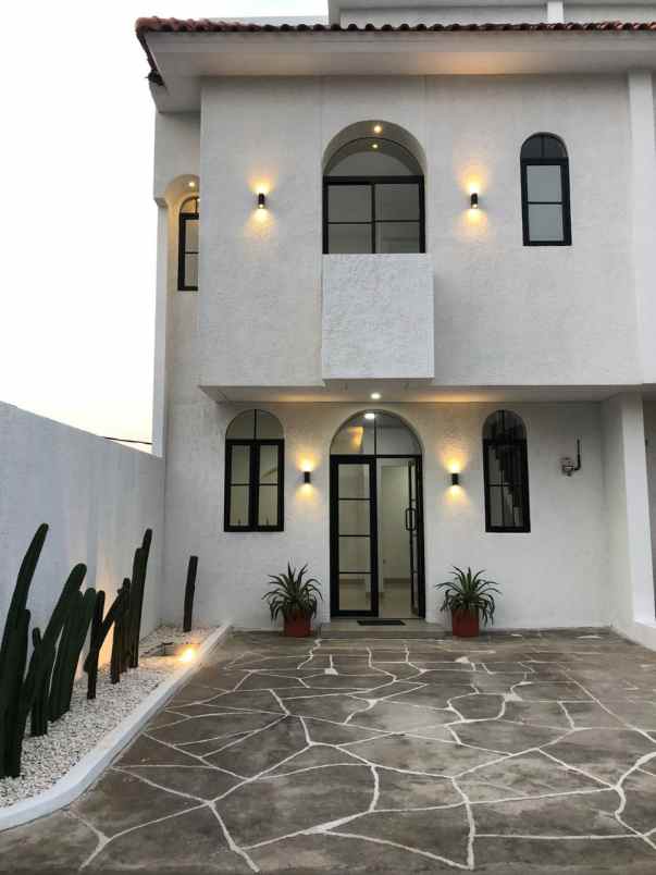 dijual rumah jln salamun cilangkap baru