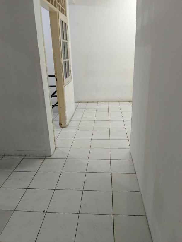 dijual rumah johar baru