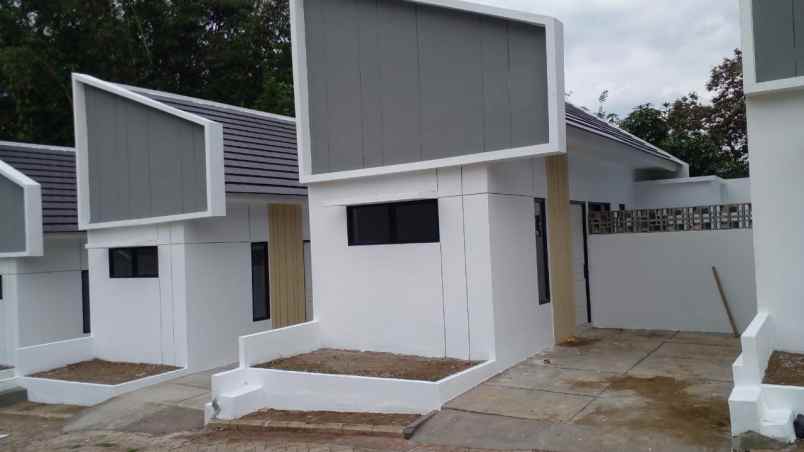 dijual rumah karangploso
