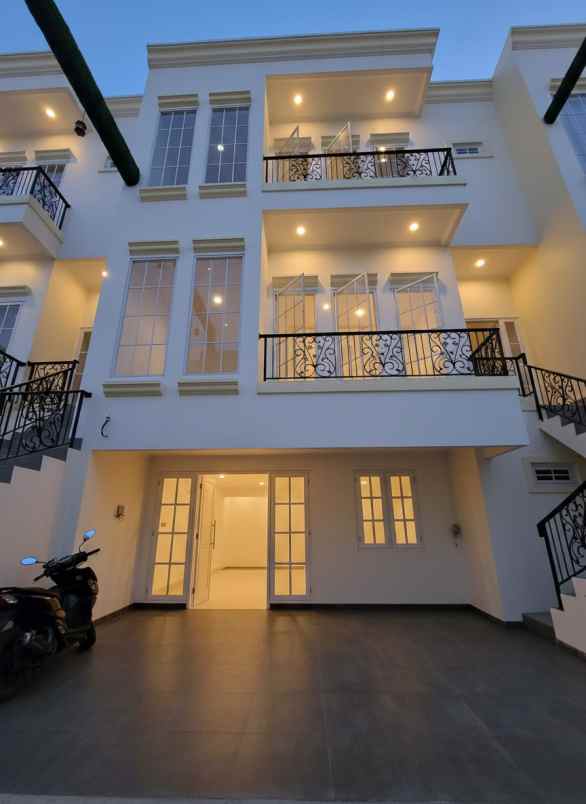 dijual rumah kayu putih jaktim