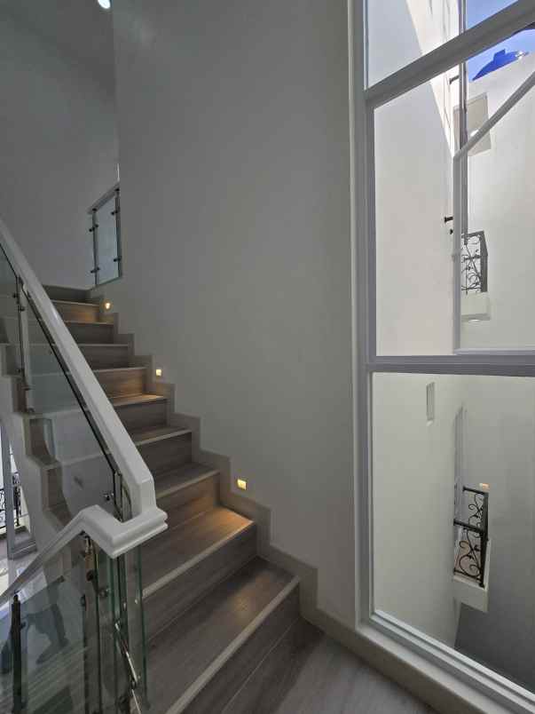 dijual rumah kayu putih jaktim