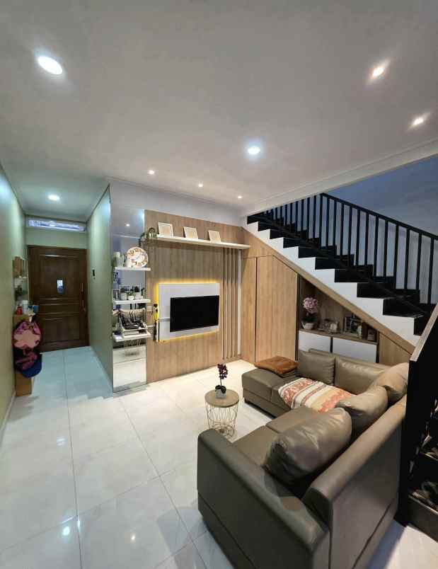 dijual rumah kebon baru