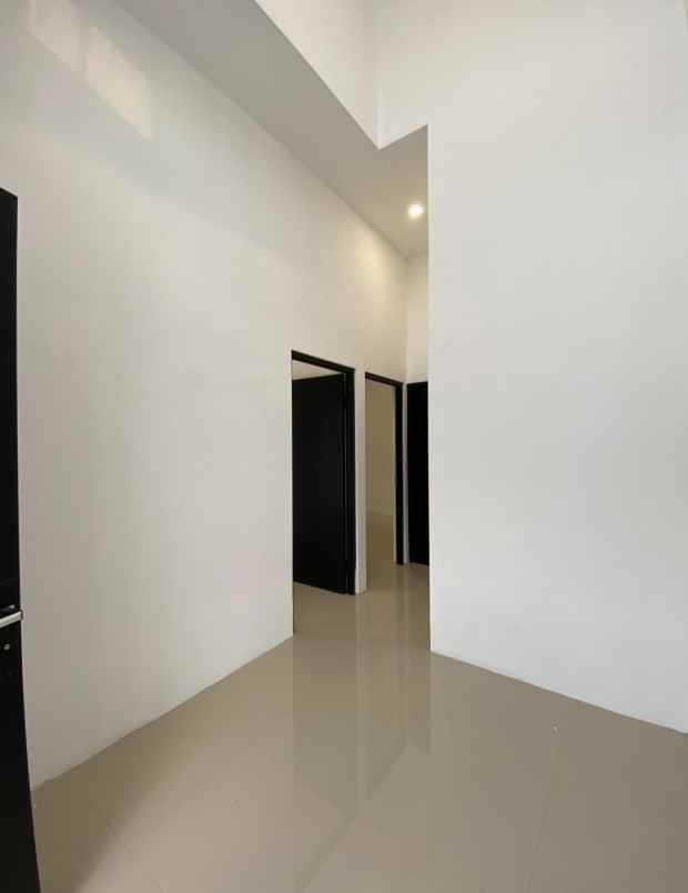 dijual rumah kebraon