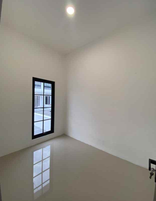 dijual rumah kebraon