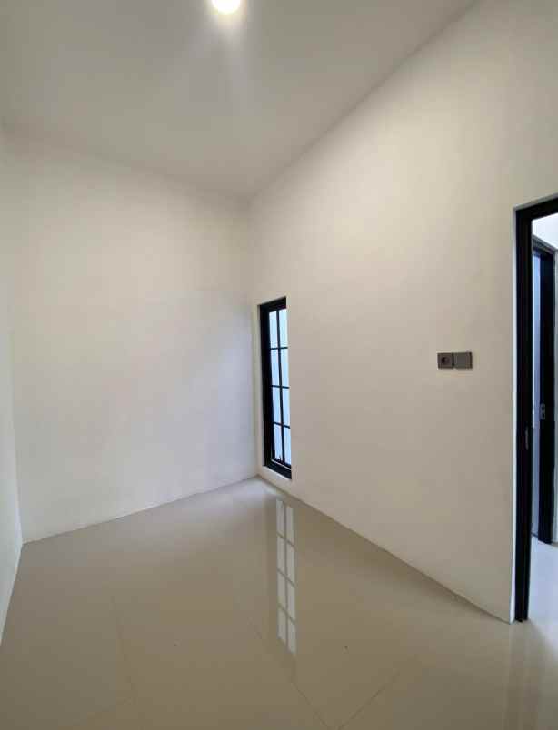 dijual rumah kebraon