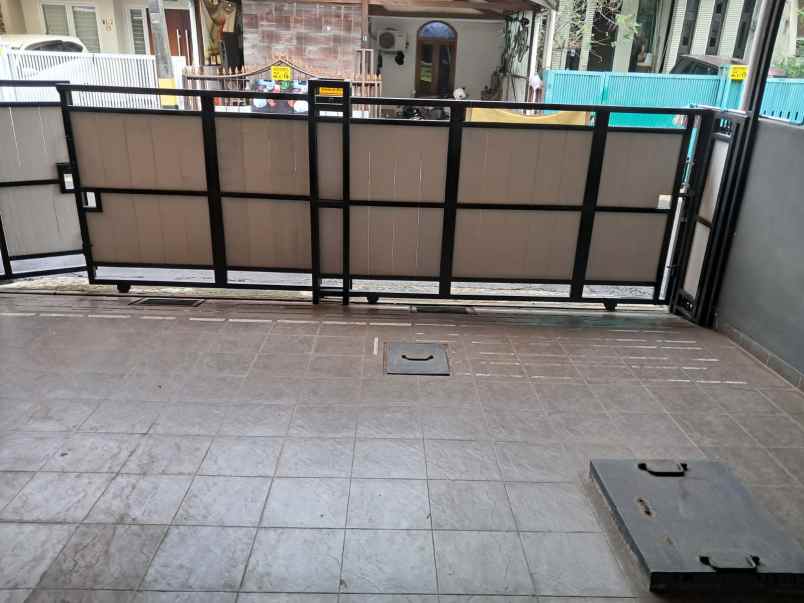 dijual rumah kelapa gading