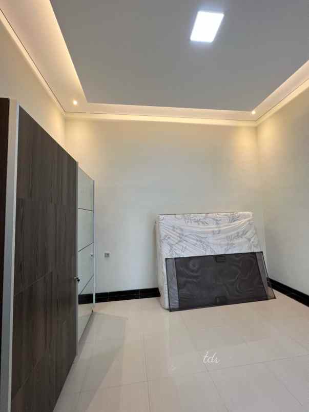 dijual rumah klampis wisma