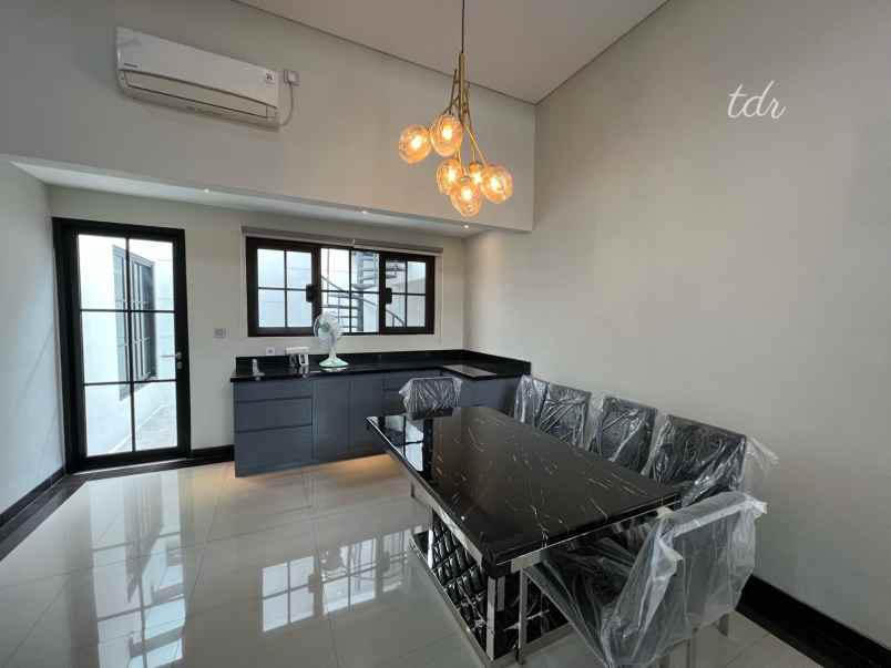 dijual rumah klampis wisma