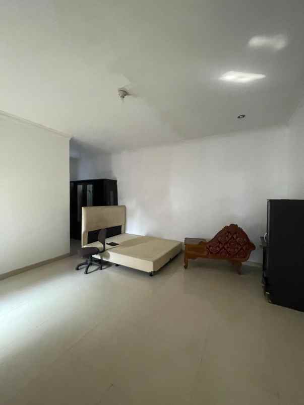 dijual rumah komplek abadi regency