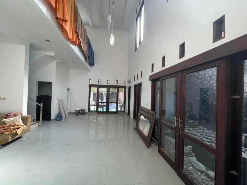 dijual rumah komplek abadi regency