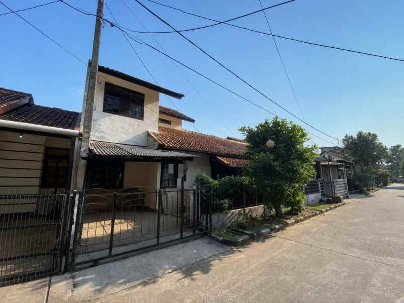 dijual rumah komplek arcamanik endah