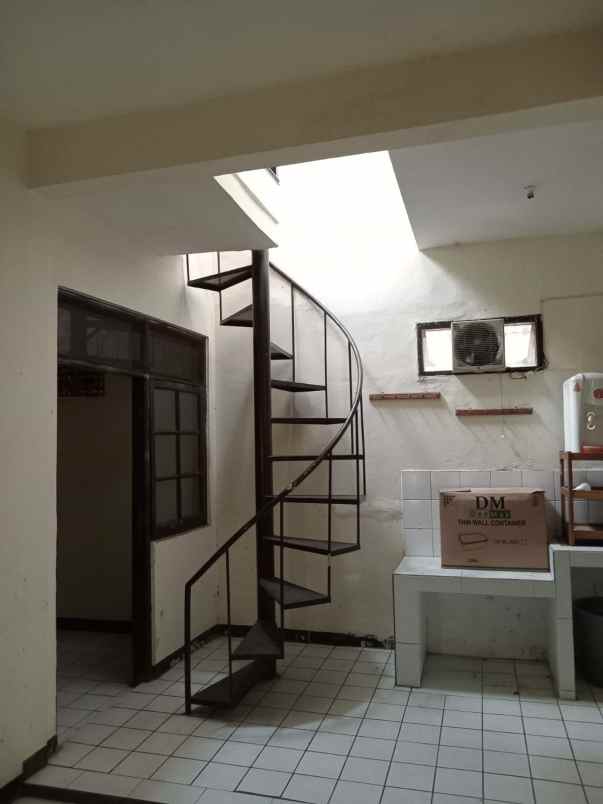 dijual rumah komplek arcamanik endah