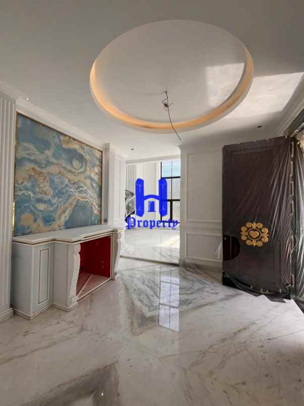 dijual rumah komplek graha metropolitan