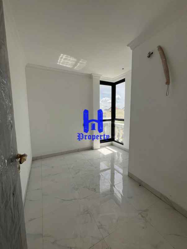 dijual rumah komplek graha metropolitan