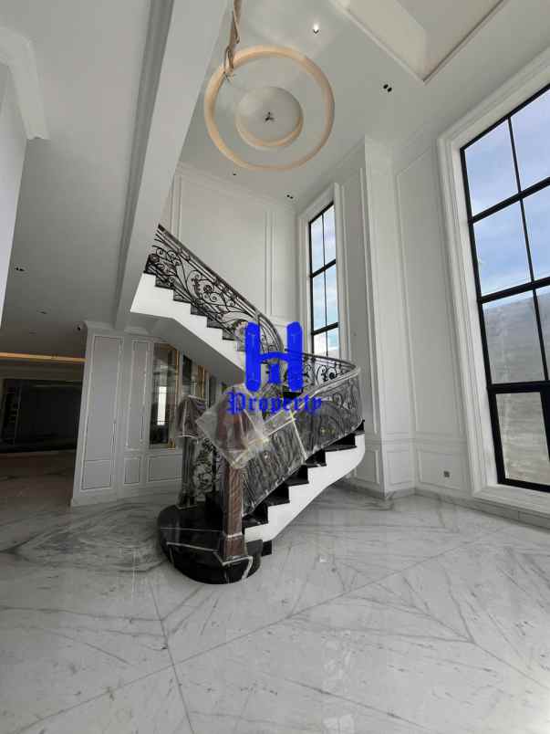 dijual rumah komplek graha metropolitan