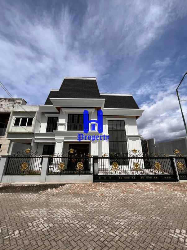 dijual rumah komplek graha metropolitan