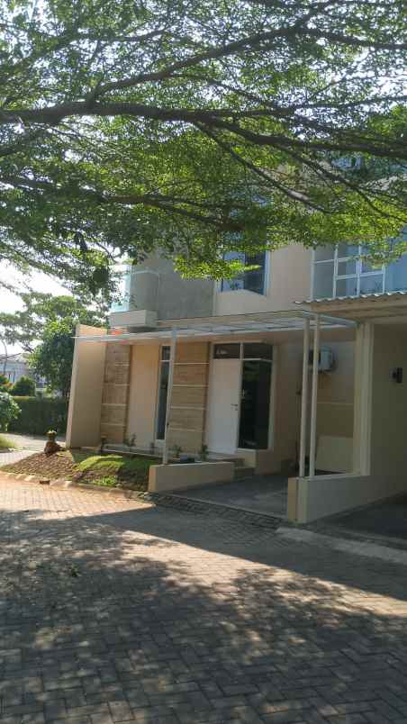 dijual rumah komplek grand parahyangan