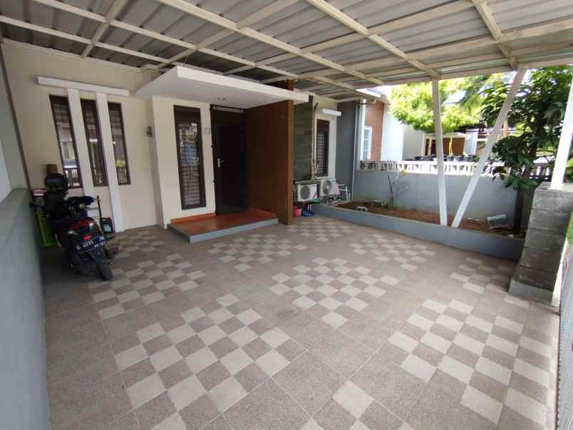 dijual rumah komplek grand sharon