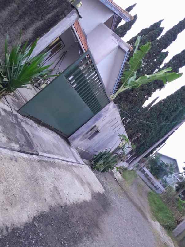 dijual rumah komplek sariwangi