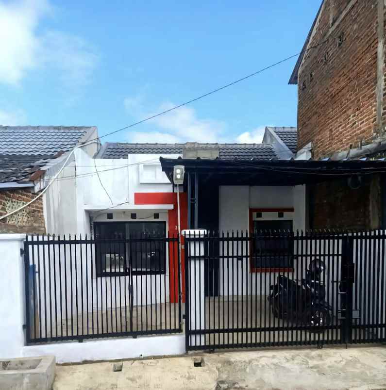 dijual rumah komplek saturnus regency