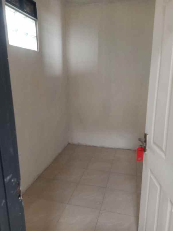 dijual rumah komplek saturnus regency