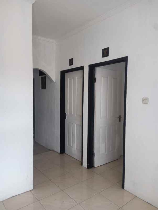 dijual rumah komplek saturnus regency