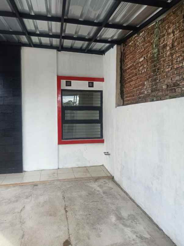 dijual rumah komplek saturnus regency