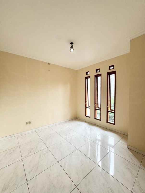 dijual rumah komplek turangga bandung