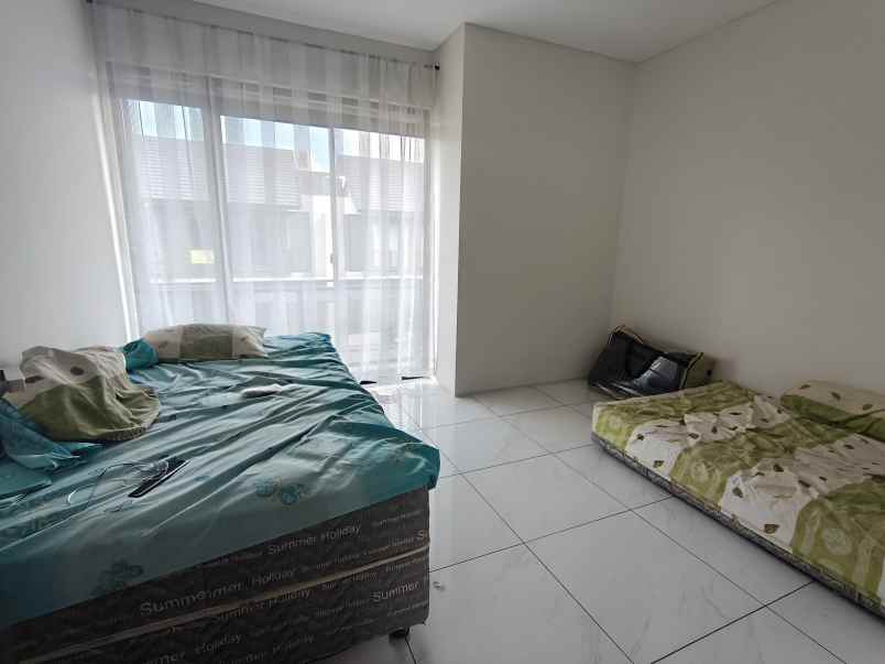 dijual rumah kota baru parahyangan