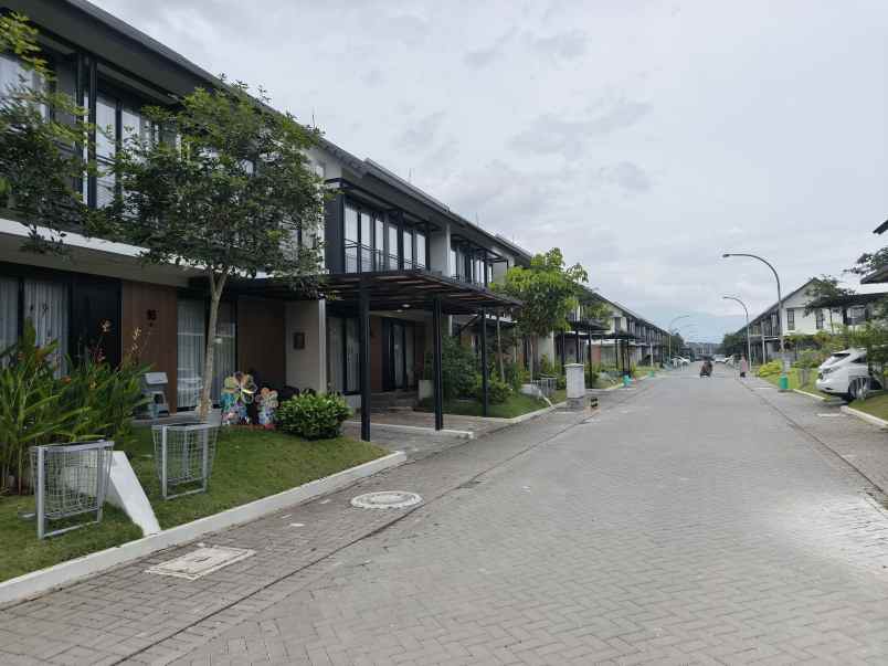 dijual rumah kota baru parahyangan