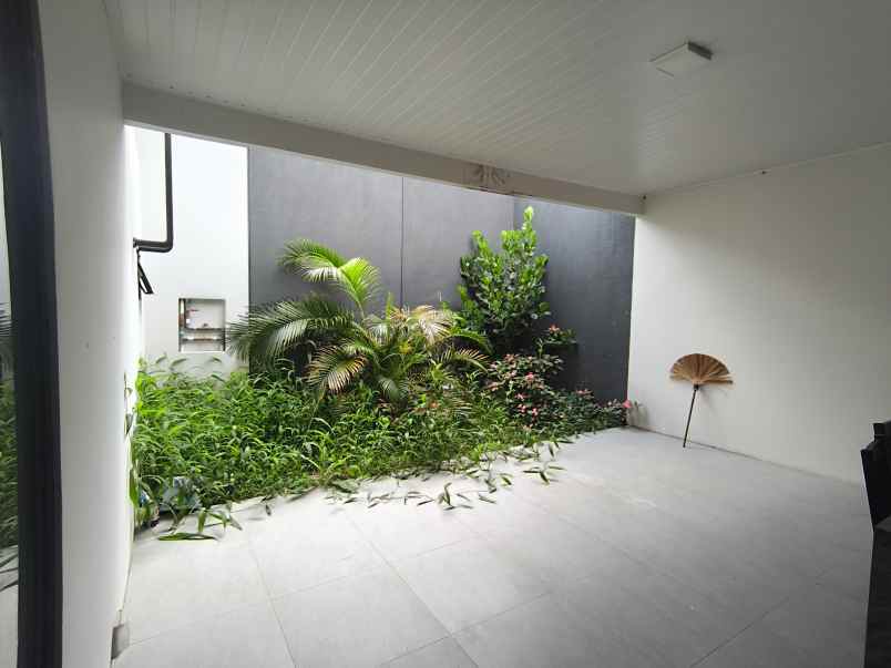 dijual rumah kota baru parahyangan