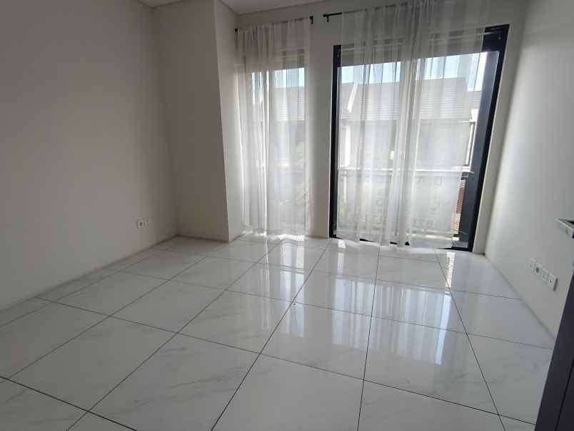 dijual rumah kota baru parahyangan