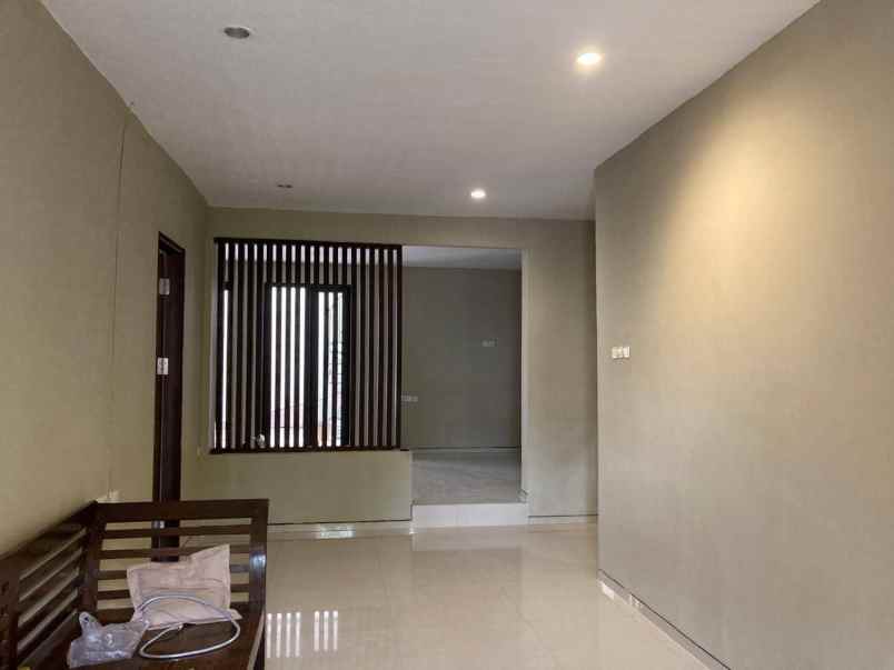 dijual rumah kutisari indah utara