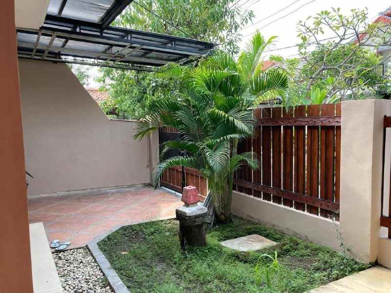 dijual rumah kutisari indah utara