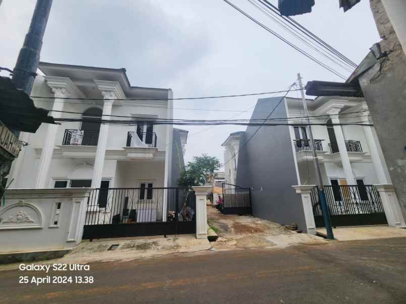 dijual rumah lapangan tembak cibubur