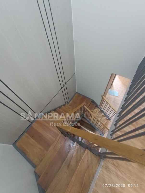 dijual rumah limo
