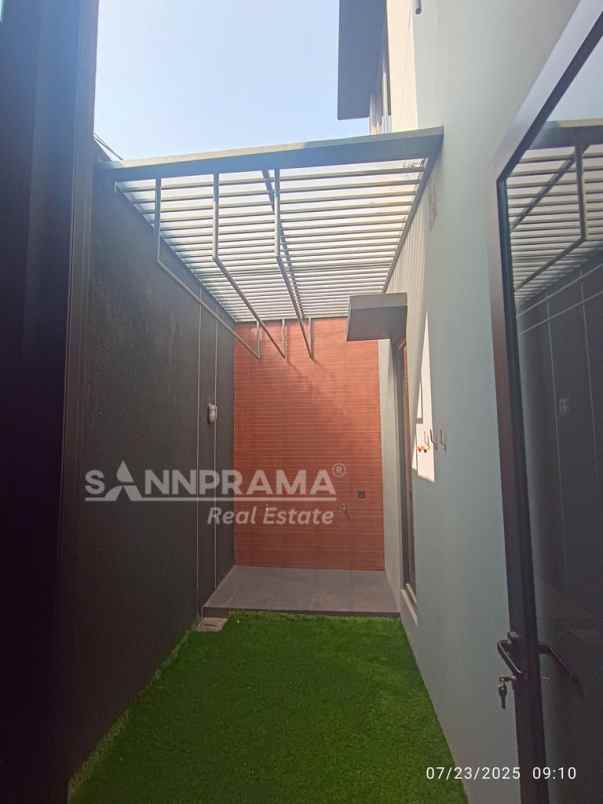 dijual rumah limo